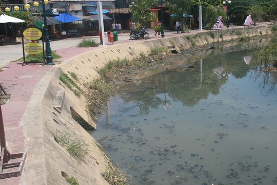 Hội[-]An:[-]Nước[-]dưới[-]chân[-]Chùa[-]Cầu[-]ô[-]nhiễm[-]nặng